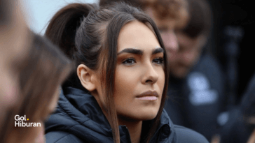 Tara Kirk, Pesona Pemain Bola yang Tak Hanya Cantik namun Berbakat Thumbnail